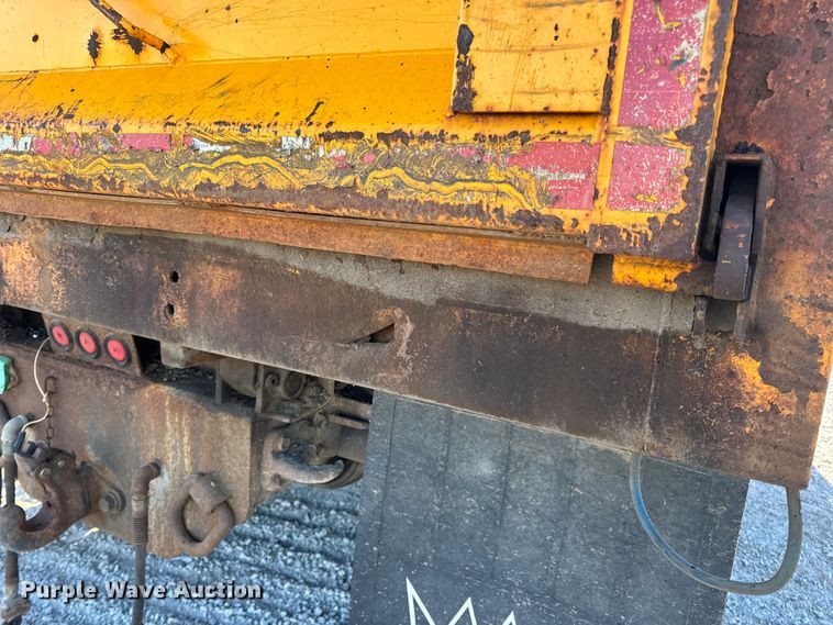 image for item DO2414 2005 International 7400 dump truck