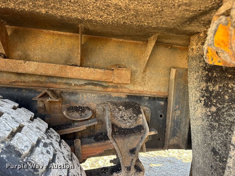 image for item DO2414 2005 International 7400 dump truck