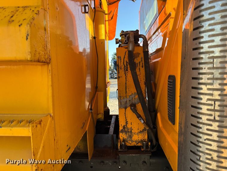 image for item DO2414 2005 International 7400 dump truck