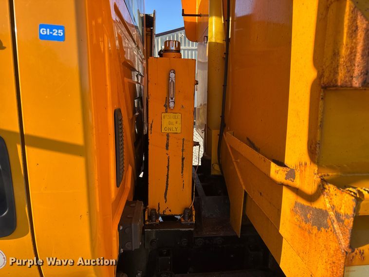 image for item DO2414 2005 International 7400 dump truck