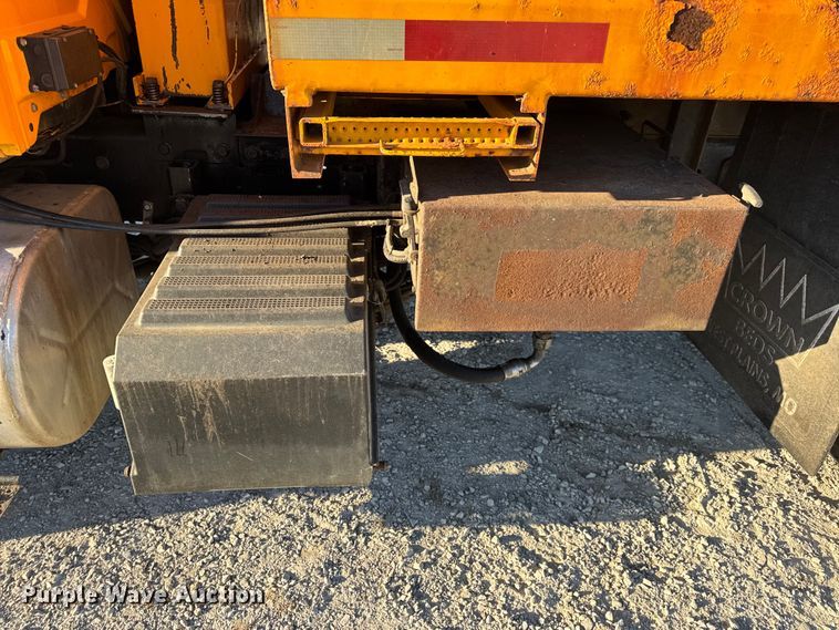 image for item DO2414 2005 International 7400 dump truck