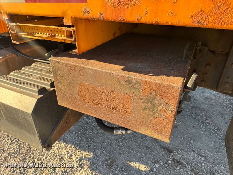 image for item DO2414 2005 International 7400 dump truck