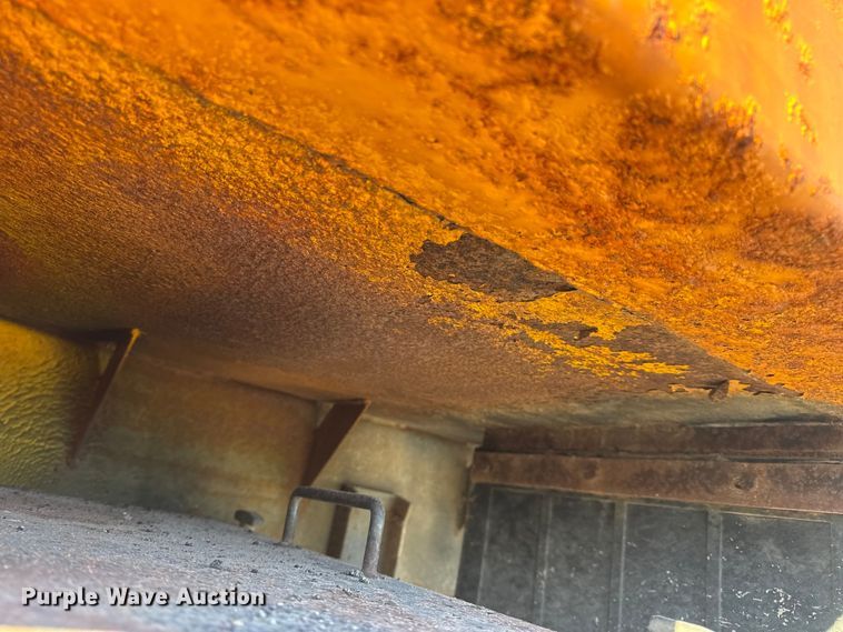 image for item DO2414 2005 International 7400 dump truck