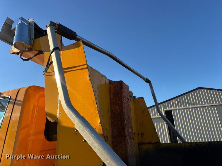 image for item DO2414 2005 International 7400 dump truck