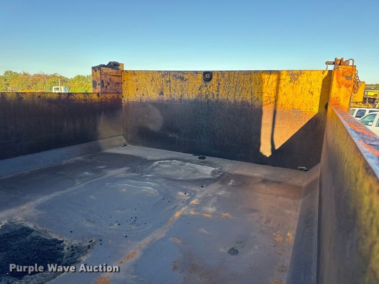 image for item DO2414 2005 International 7400 dump truck