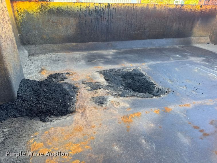 image for item DO2414 2005 International 7400 dump truck