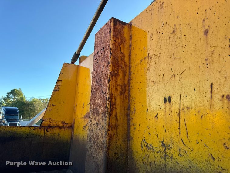 image for item DO2414 2005 International 7400 dump truck