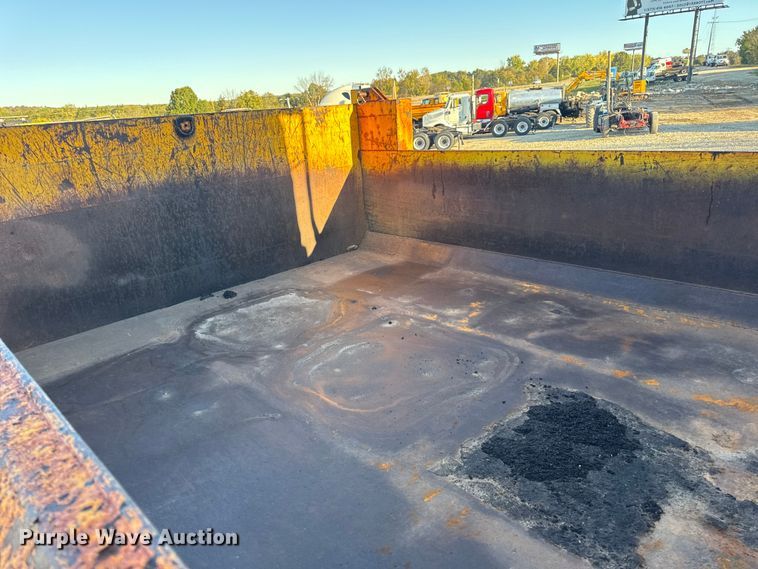 image for item DO2414 2005 International 7400 dump truck