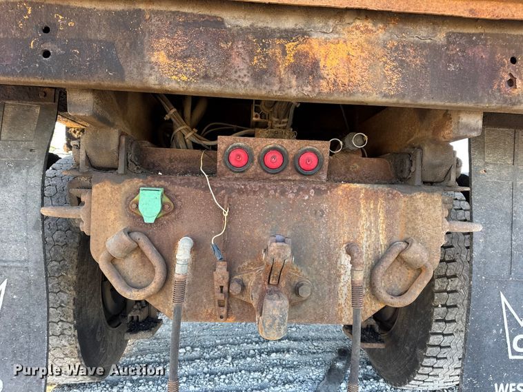 image for item DO2414 2005 International 7400 dump truck