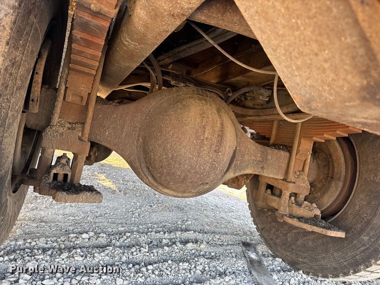 image for item DO2414 2005 International 7400 dump truck