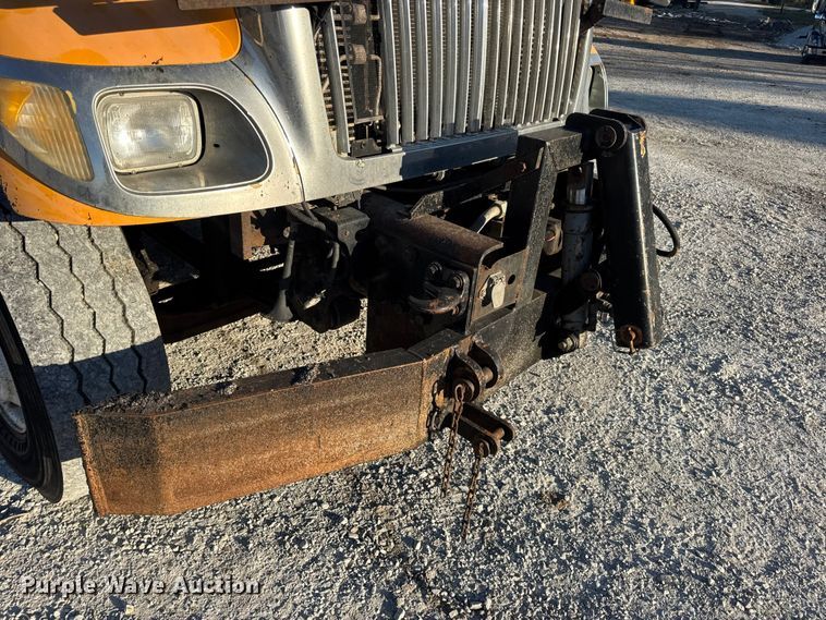 image for item DO2414 2005 International 7400 dump truck