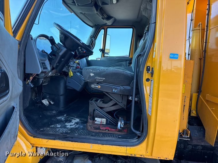 image for item DO2414 2005 International 7400 dump truck