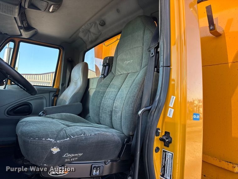 image for item DO2414 2005 International 7400 dump truck