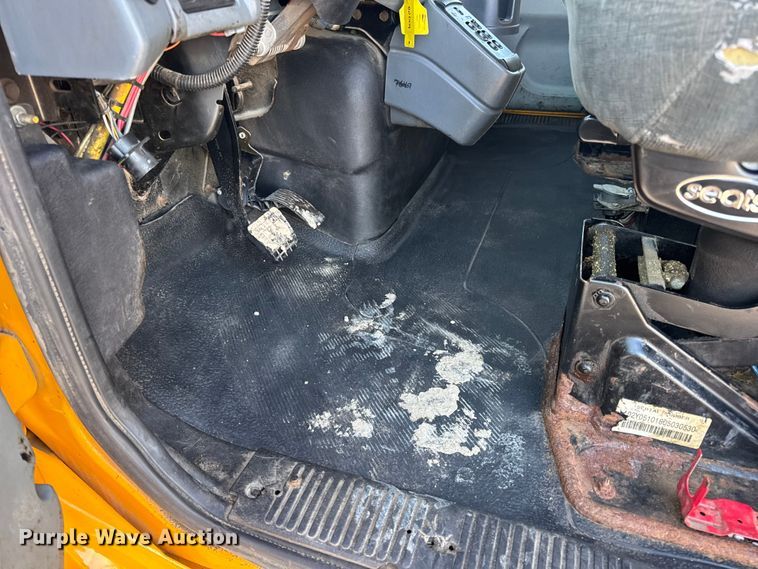 image for item DO2414 2005 International 7400 dump truck