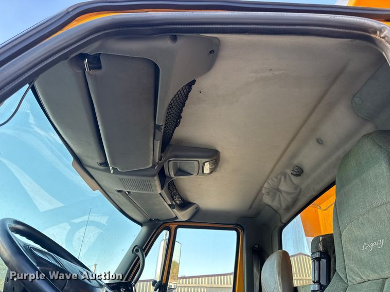 image for item DO2414 2005 International 7400 dump truck