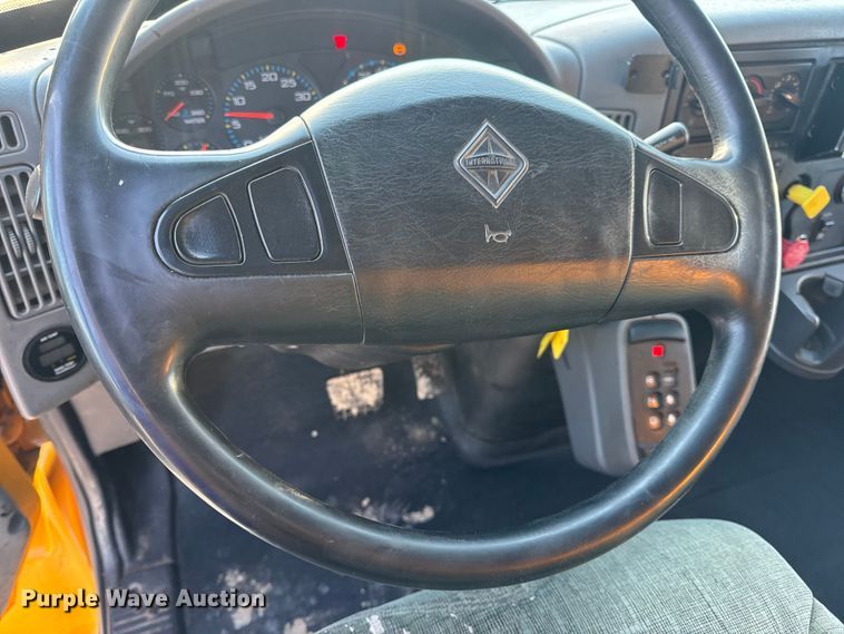 image for item DO2414 2005 International 7400 dump truck