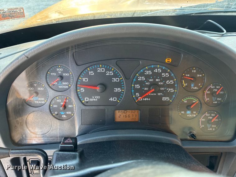 image for item DO2414 2005 International 7400 dump truck