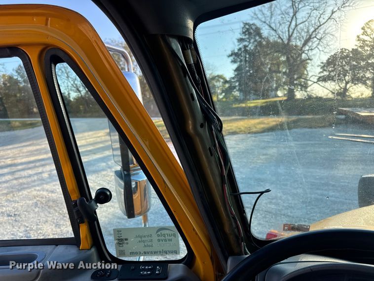 image for item DO2414 2005 International 7400 dump truck