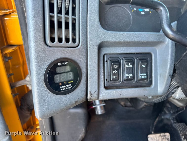 image for item DO2414 2005 International 7400 dump truck