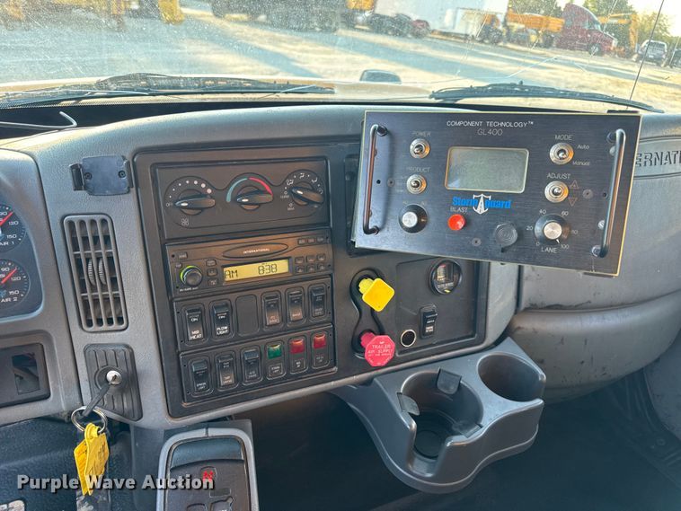 image for item DO2414 2005 International 7400 dump truck