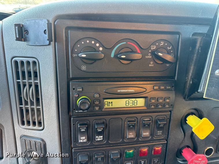 image for item DO2414 2005 International 7400 dump truck