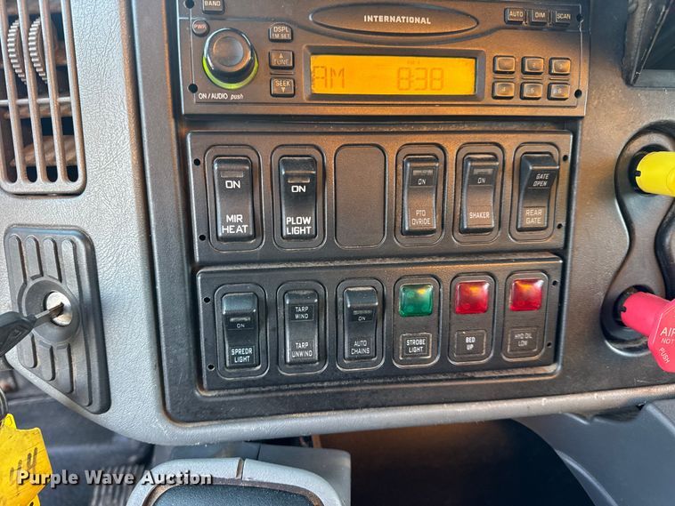 image for item DO2414 2005 International 7400 dump truck