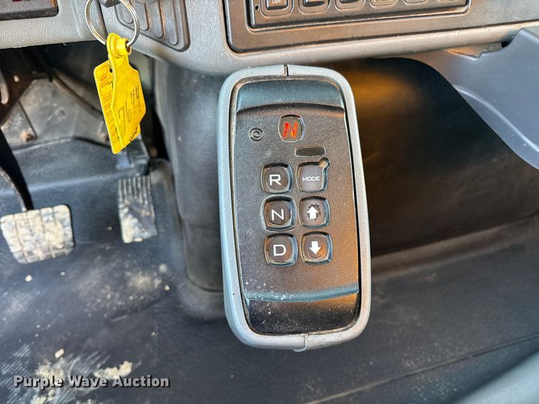 image for item DO2414 2005 International 7400 dump truck