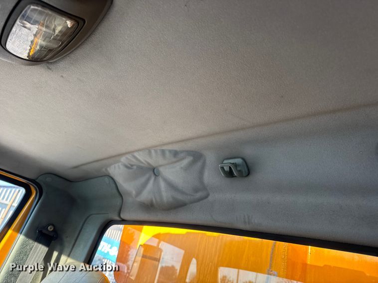 image for item DO2414 2005 International 7400 dump truck