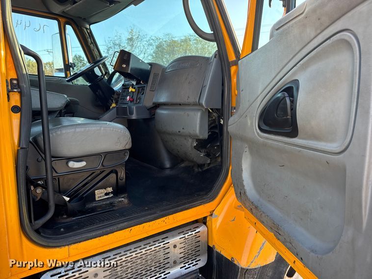 image for item DO2414 2005 International 7400 dump truck