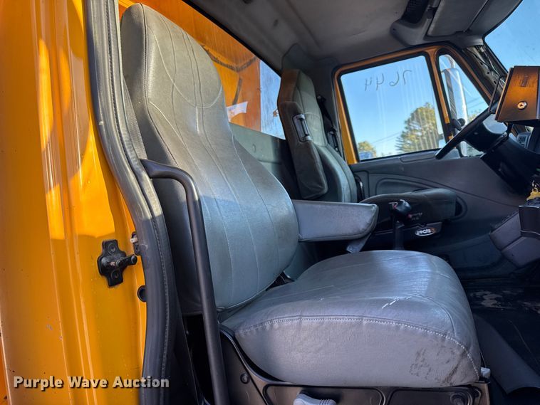 image for item DO2414 2005 International 7400 dump truck