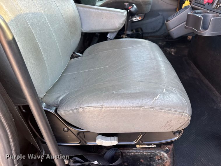 image for item DO2414 2005 International 7400 dump truck