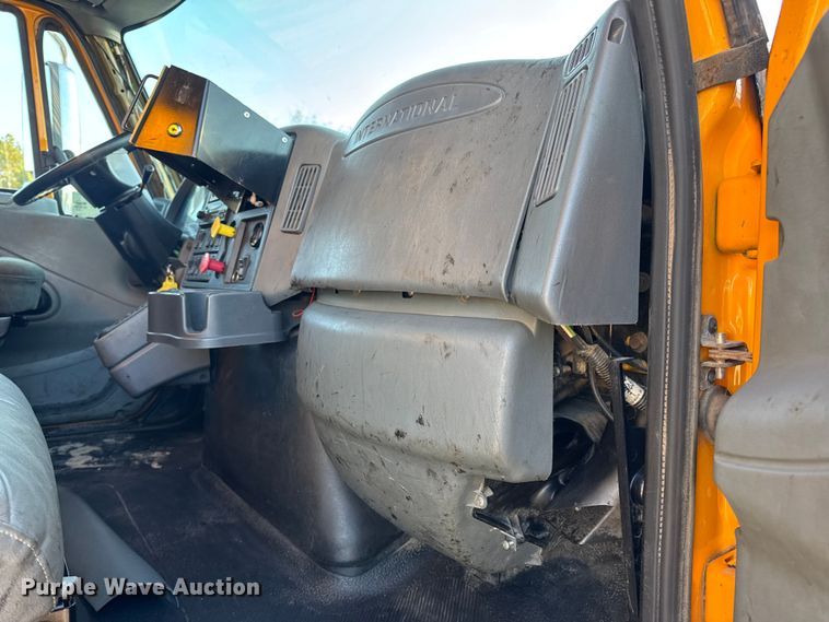 image for item DO2414 2005 International 7400 dump truck