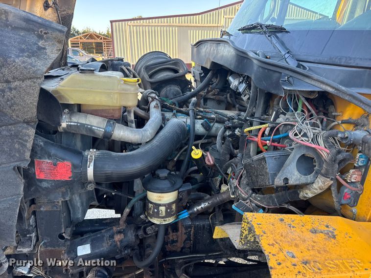 image for item DO2414 2005 International 7400 dump truck