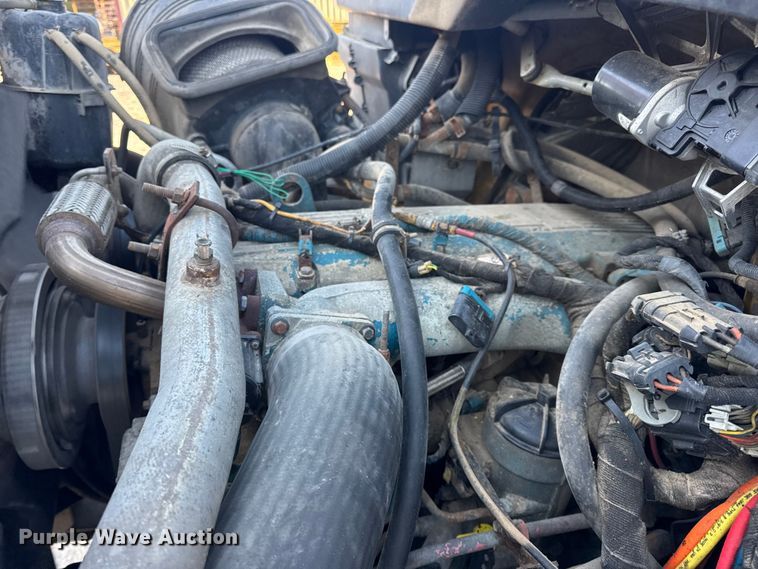 image for item DO2414 2005 International 7400 dump truck