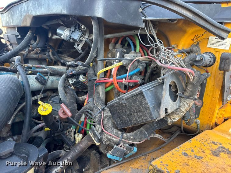 image for item DO2414 2005 International 7400 dump truck