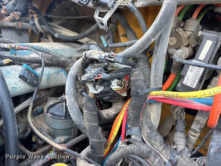 image for item DO2414 2005 International 7400 dump truck