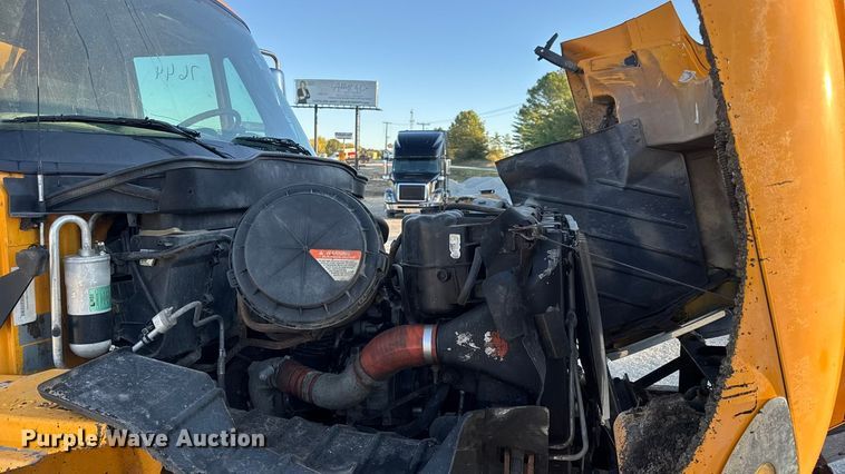 image for item DO2414 2005 International 7400 dump truck