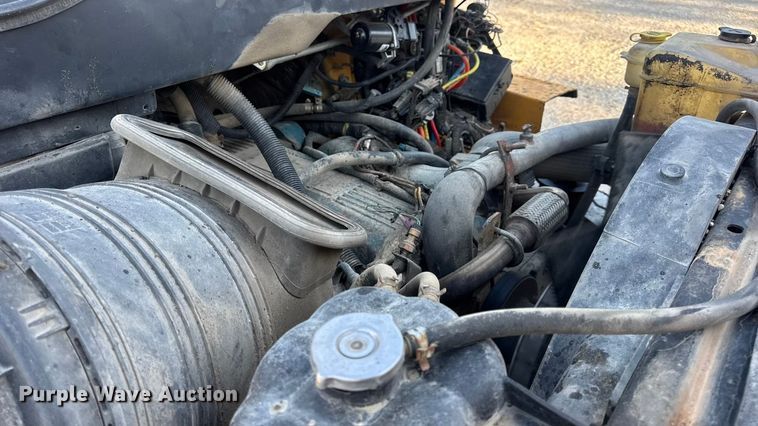 image for item DO2414 2005 International 7400 dump truck