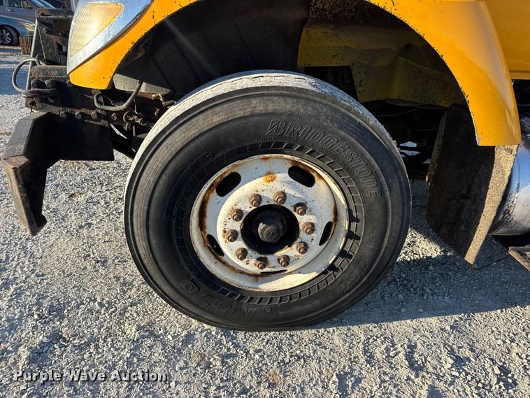 image for item DO2414 2005 International 7400 dump truck