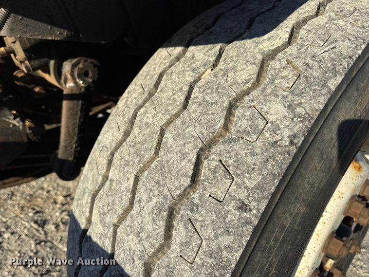 image for item DO2414 2005 International 7400 dump truck