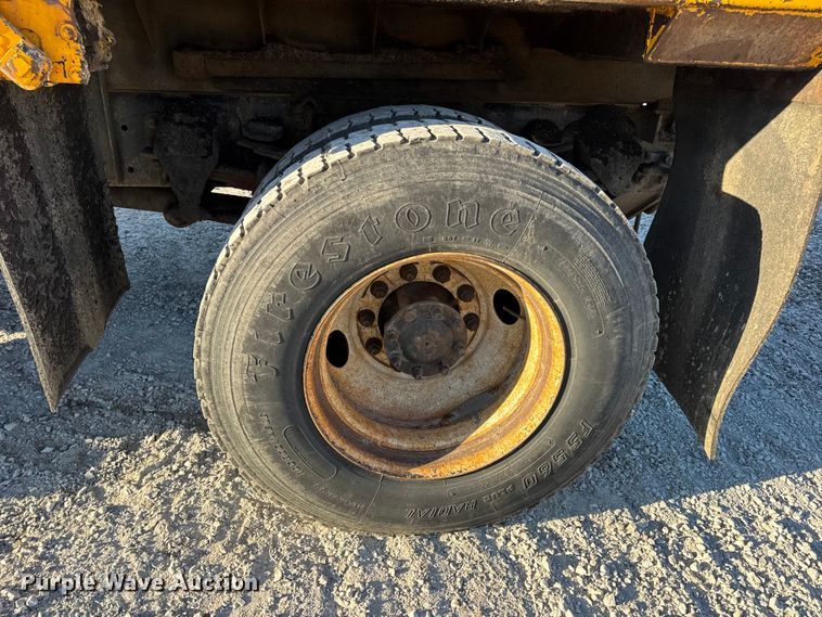 image for item DO2414 2005 International 7400 dump truck