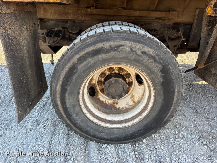 image for item DO2414 2005 International 7400 dump truck