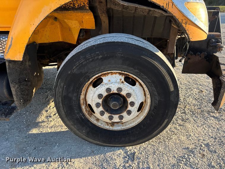 image for item DO2414 2005 International 7400 dump truck