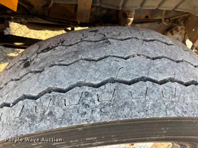 image for item DO2414 2005 International 7400 dump truck