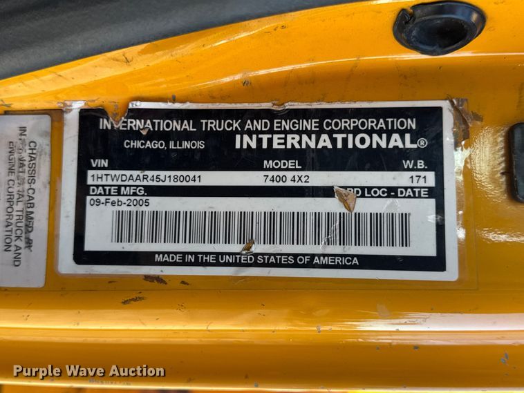 image for item DO2414 2005 International 7400 dump truck