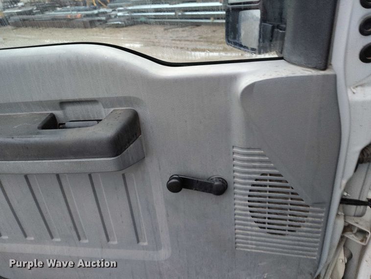 image for item DP5072 2015 Ford F250 Super Duty SuperCab pickup truck