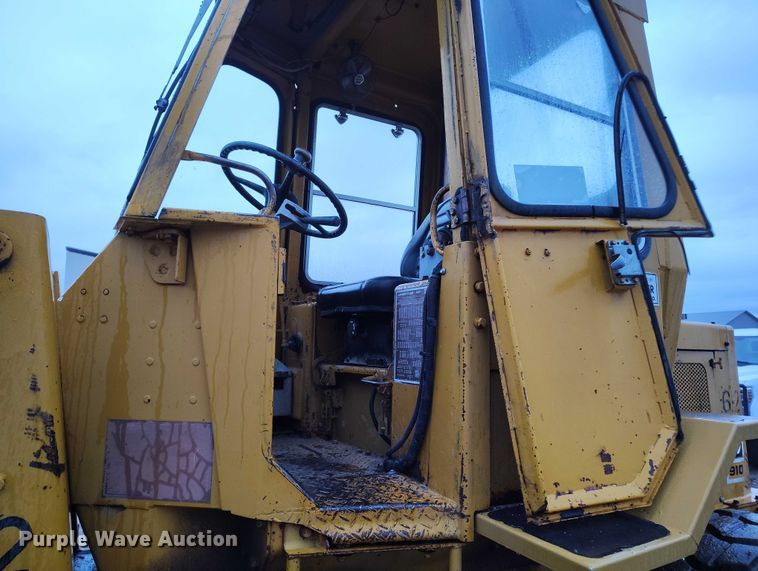 image for item DP5073 1978 Caterpillar 910 wheel loader