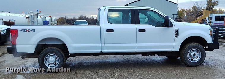 image for item DP5074 2019 Ford F350 Super Duty XL Crew Cab pickup truck