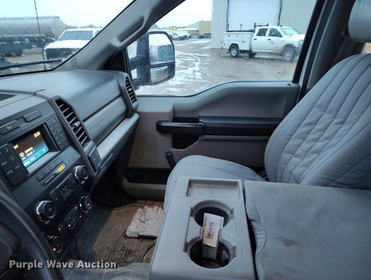 image for item DP5074 2019 Ford F350 Super Duty XL Crew Cab pickup truck