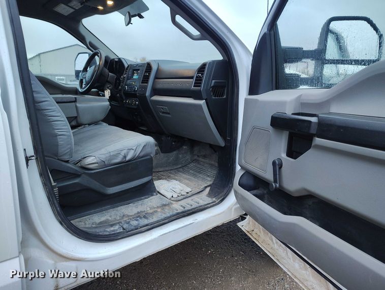 image for item DP5074 2019 Ford F350 Super Duty XL Crew Cab pickup truck